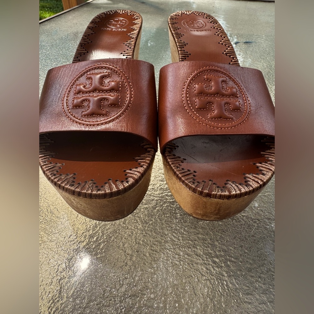 Tory Burch Leather Whipstich Trim Wooden Slides - Picture 2 of 9